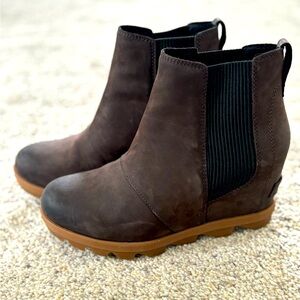 Sorel wedge platform boots